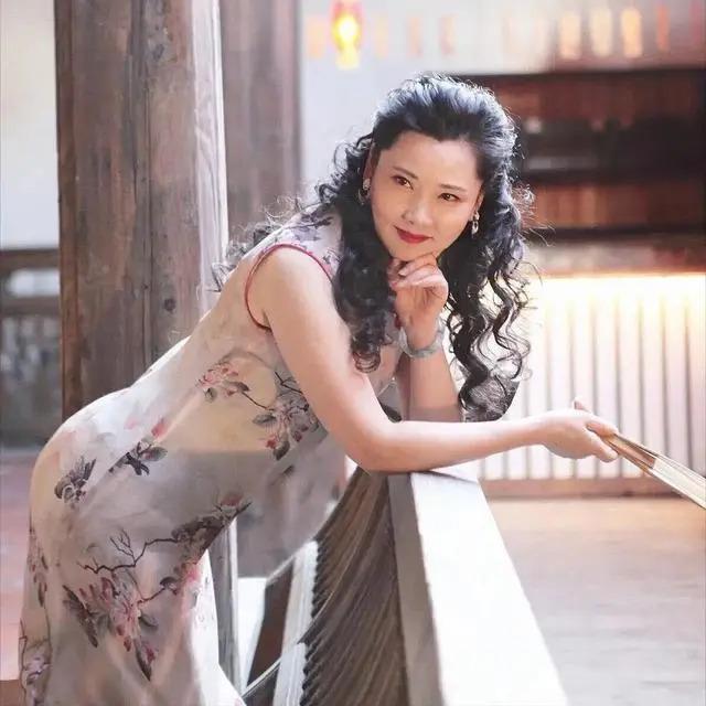 “为获资源，女星陪s被儿子抓包”原来演艺圈真有潜规则