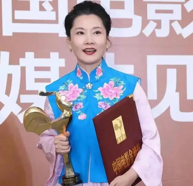 “为获资源，女星陪s被儿子抓包”原来演艺圈真有潜规则