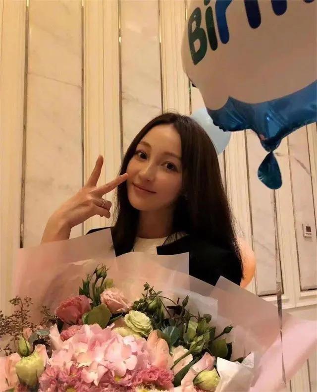 在娱圈“消失”了4年的文章有新恋情？网友差点错认成姚笛