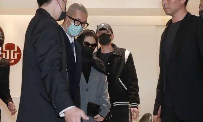 小S公公去世，大S刚露面，就被扒得一点体面都没了