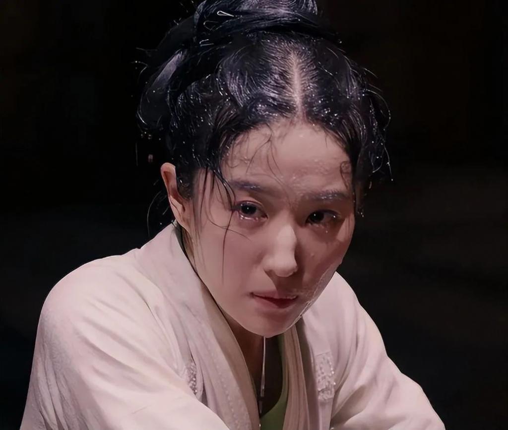 娱乐圈的残酷真相，在36岁的刘亦菲身上体现得淋漓尽致