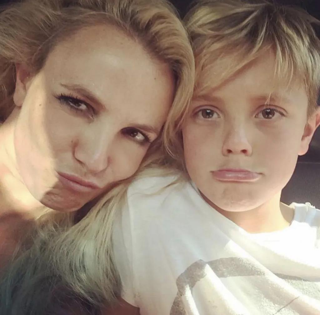 还记得小甜甜布兰妮吗，二儿子这么帅？