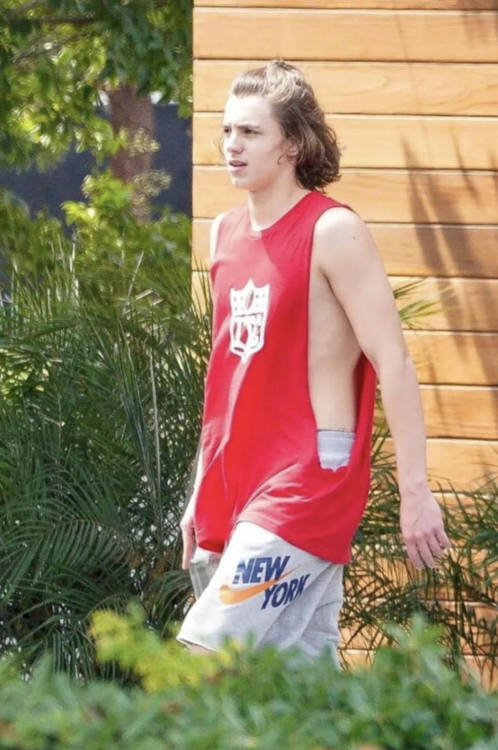 还记得小甜甜布兰妮吗，二儿子这么帅？