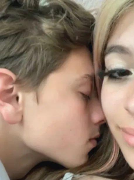 还记得小甜甜布兰妮吗，二儿子这么帅？