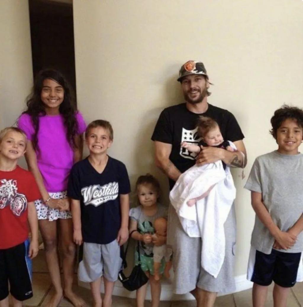 还记得小甜甜布兰妮吗，二儿子这么帅？