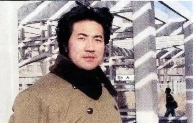 73岁张纪中喜当爹，42岁妻子晒图难掩幸福，不想低调