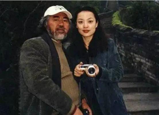 73岁张纪中喜当爹，42岁妻子晒图难掩幸福，不想低调