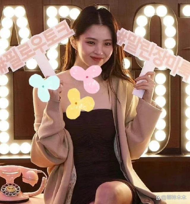 韩星韩素希当众举止异常，五官不受控，被质疑精神不正常