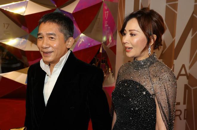 亚洲电影大奖红毯:刘嘉玲优雅,李英爱露香肩,蒋勤勤拿大奖