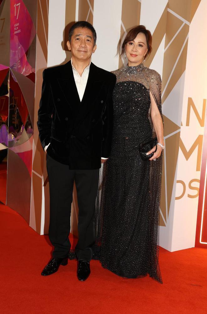 亚洲电影大奖红毯:刘嘉玲优雅,李英爱露香肩,蒋勤勤拿大奖