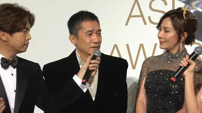 亚洲电影大奖红毯:刘嘉玲优雅,李英爱露香肩,蒋勤勤拿大奖