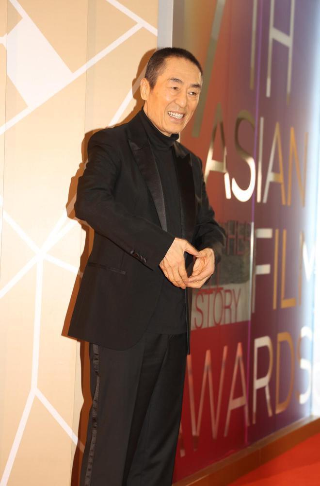 亚洲电影大奖红毯:刘嘉玲优雅,李英爱露香肩,蒋勤勤拿大奖