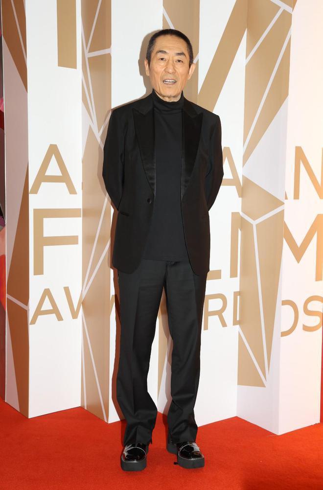 亚洲电影大奖红毯:刘嘉玲优雅,李英爱露香肩,蒋勤勤拿大奖