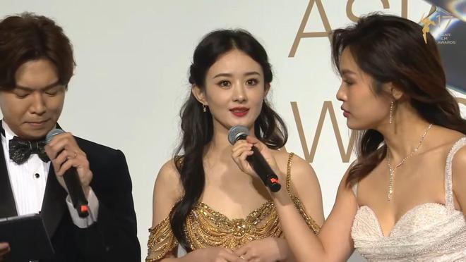 亚洲电影大奖红毯:刘嘉玲优雅,李英爱露香肩,蒋勤勤拿大奖