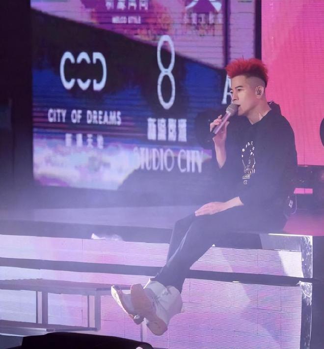 方媛全家助阵郭富城演唱会，2个女儿不停向爸爸挥手