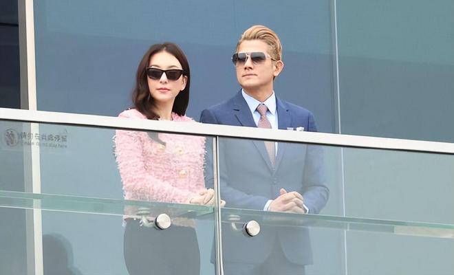 方媛全家助阵郭富城演唱会，2个女儿不停向爸爸挥手