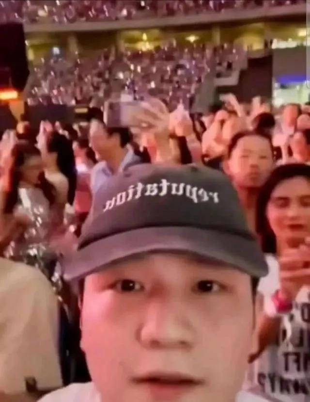 樊振东拒绝回应看霉霉演唱会感受：投入比赛没有考虑其他