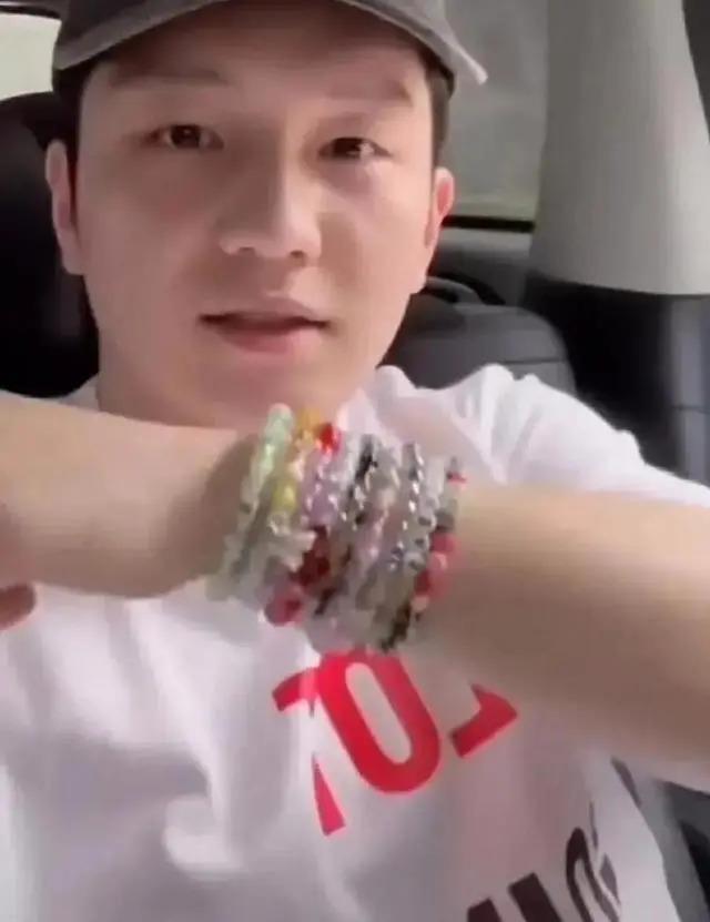 樊振东拒绝回应看霉霉演唱会感受：投入比赛没有考虑其他