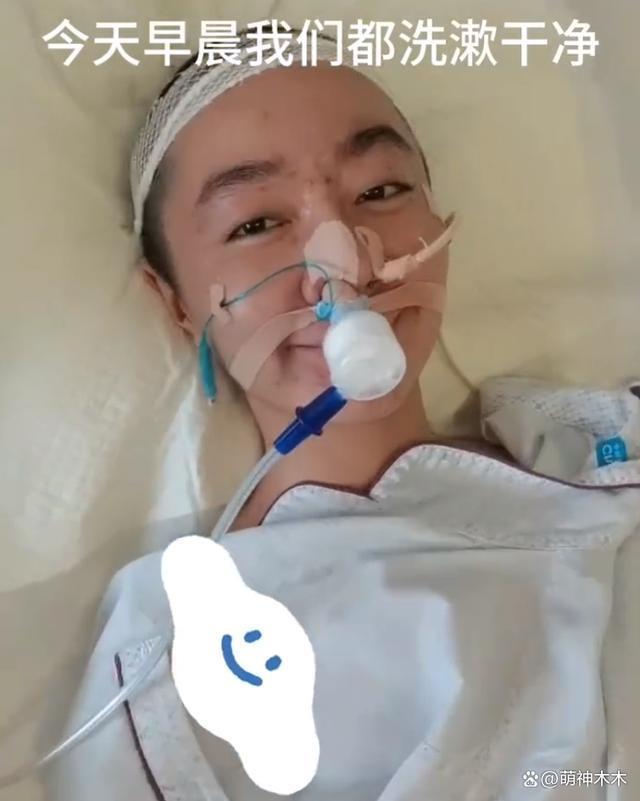 “点读机女孩”术后再入ICU，状态变差持续高烧，网友在线祈祷