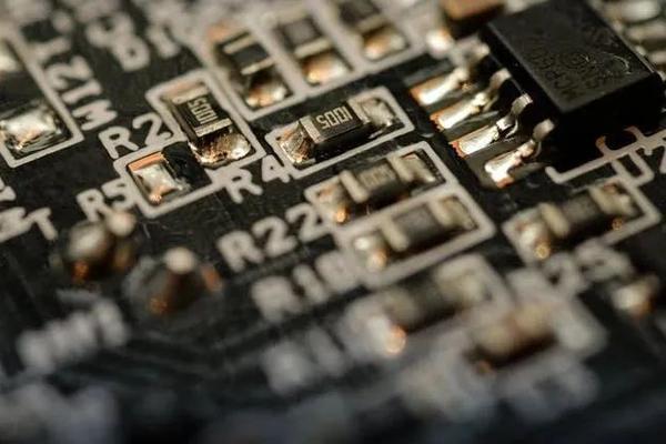 芯片巨头，涌向UWB